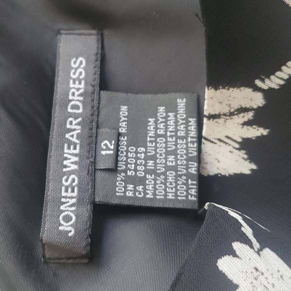 Dress - Picture 3 of 3